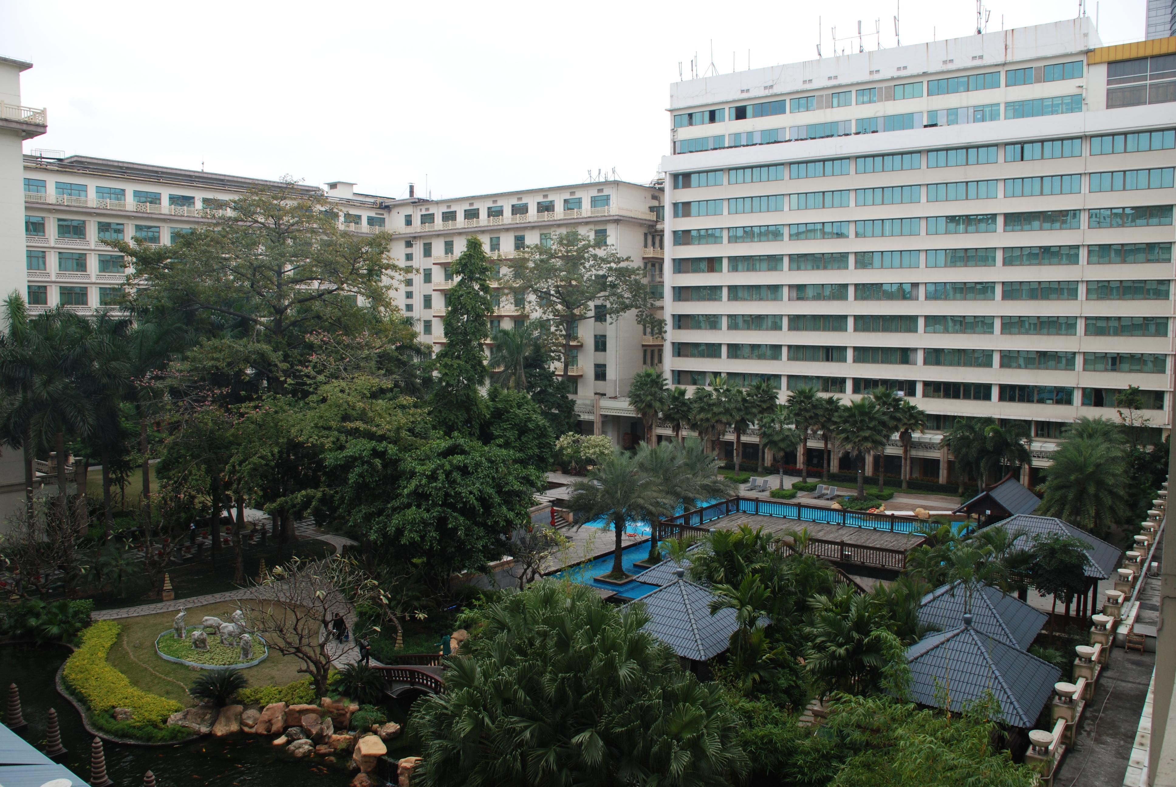 Dong Fang Hotel Guangzhou Exterior photo