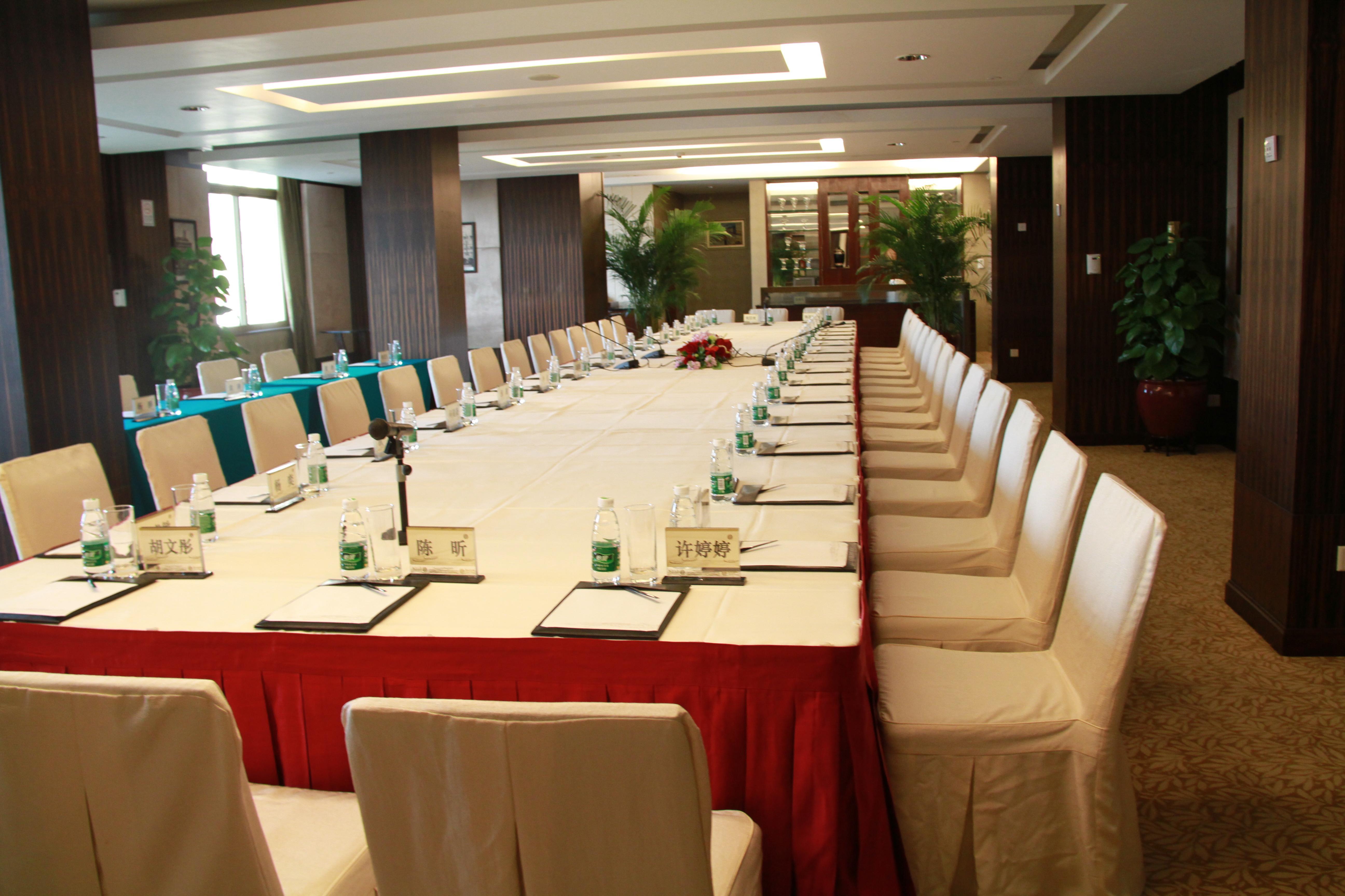 Dong Fang Hotel Guangzhou Exterior photo