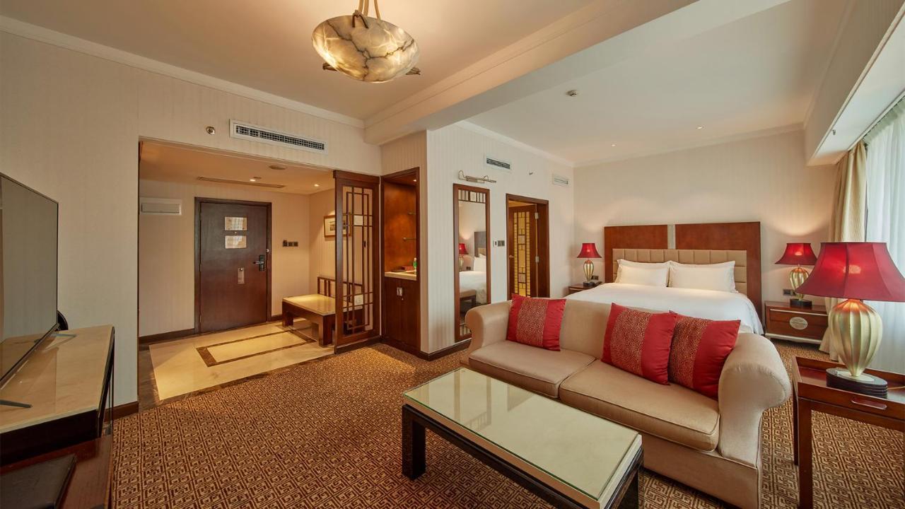 Dong Fang Hotel Guangzhou Exterior photo