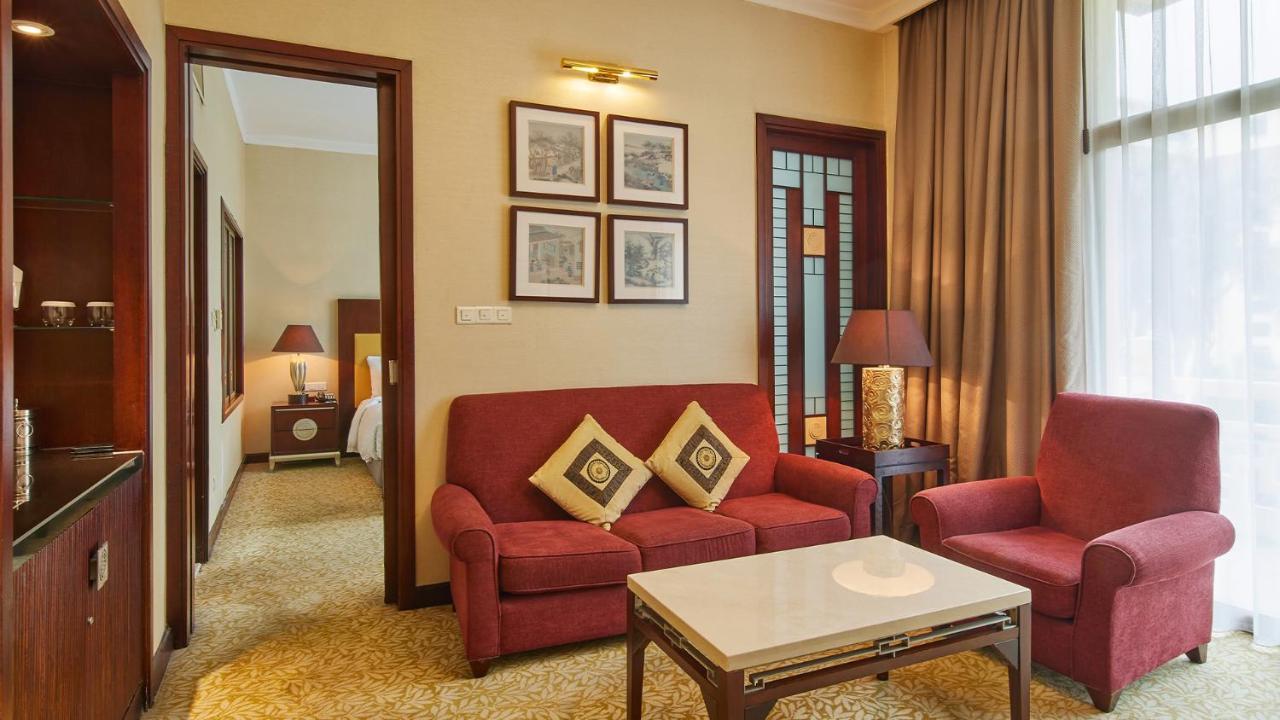 Dong Fang Hotel Guangzhou Exterior photo