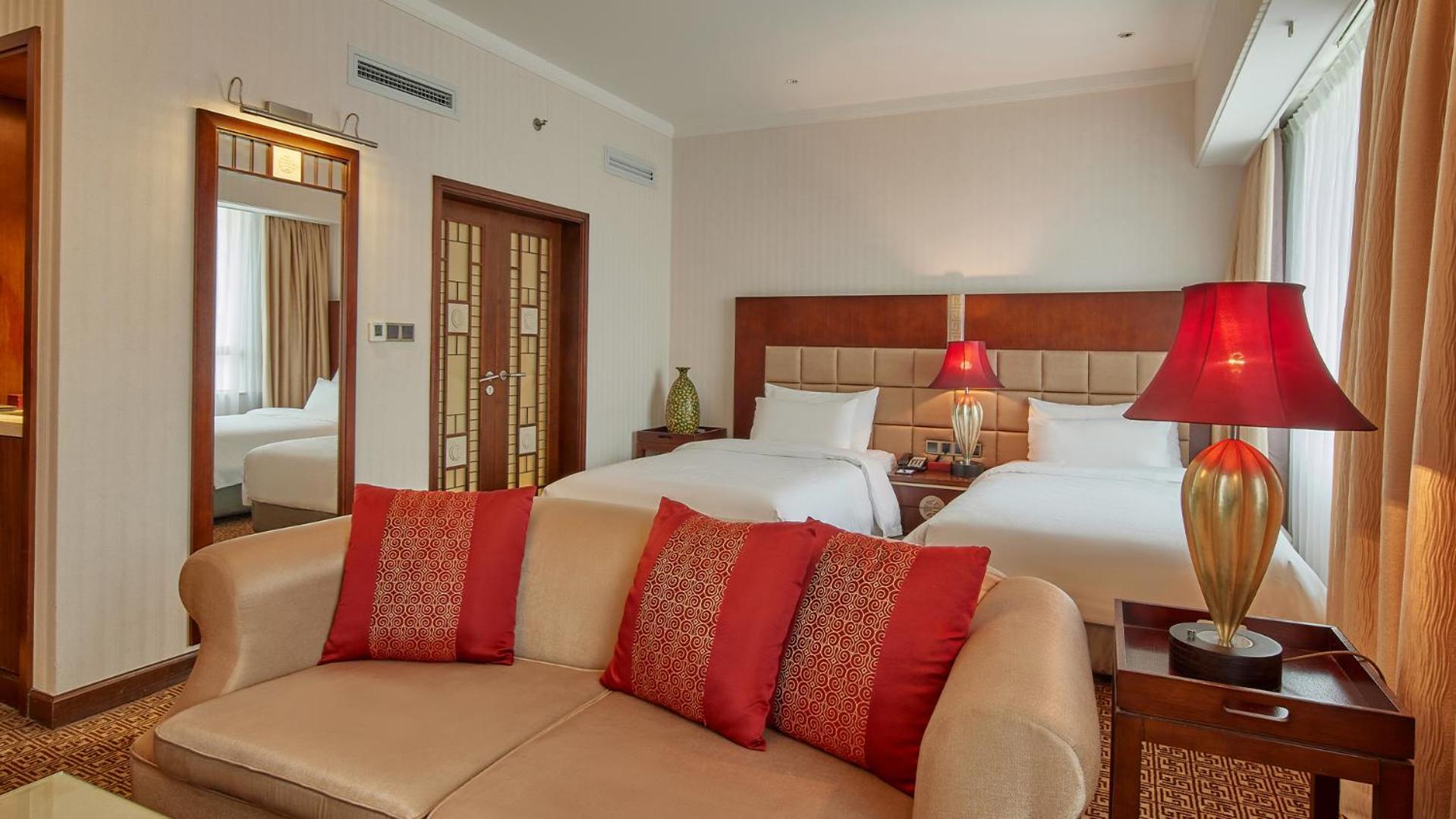 Dong Fang Hotel Guangzhou Exterior photo