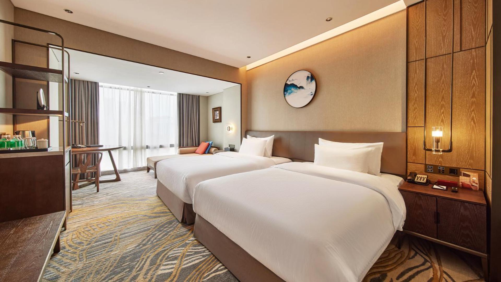 Dong Fang Hotel Guangzhou Exterior photo