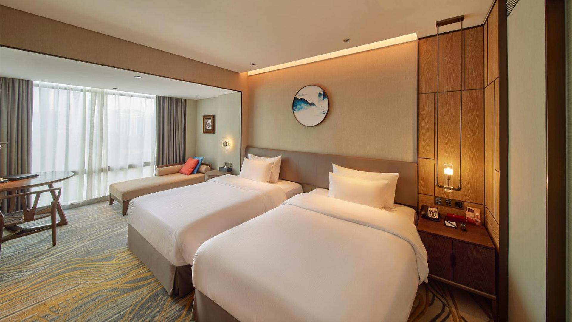 Dong Fang Hotel Guangzhou Exterior photo