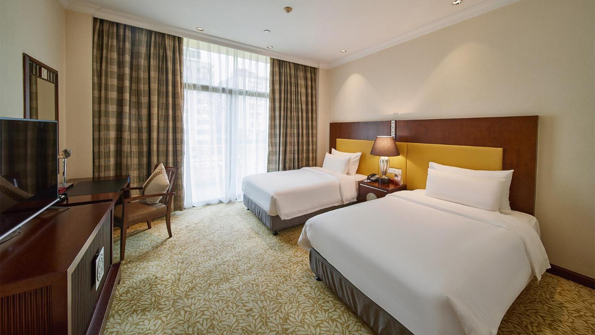 Dong Fang Hotel Guangzhou Exterior photo