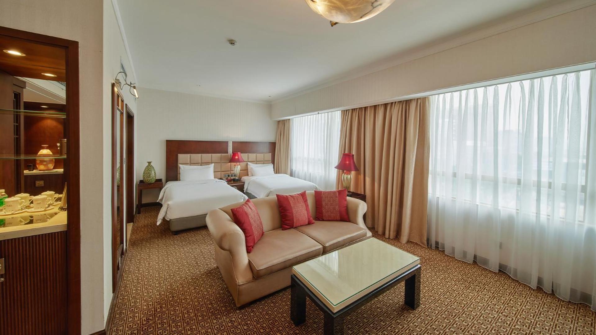 Dong Fang Hotel Guangzhou Exterior photo
