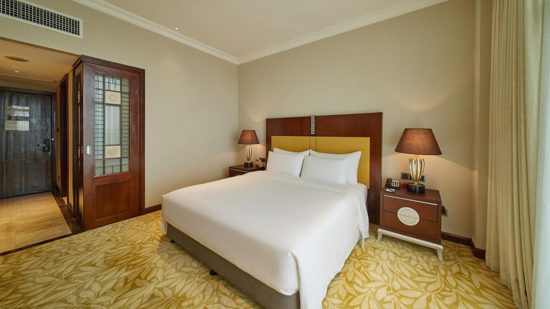 Dong Fang Hotel Guangzhou Exterior photo
