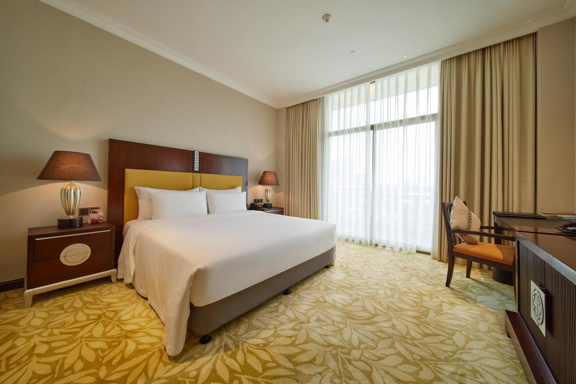 Dong Fang Hotel Guangzhou Exterior photo