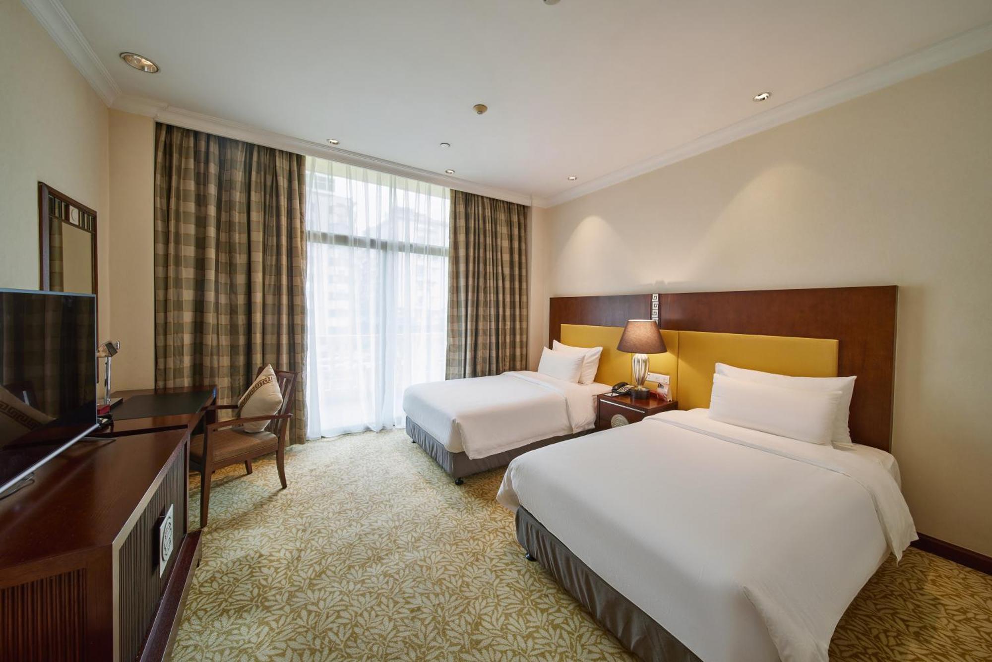 Dong Fang Hotel Guangzhou Exterior photo