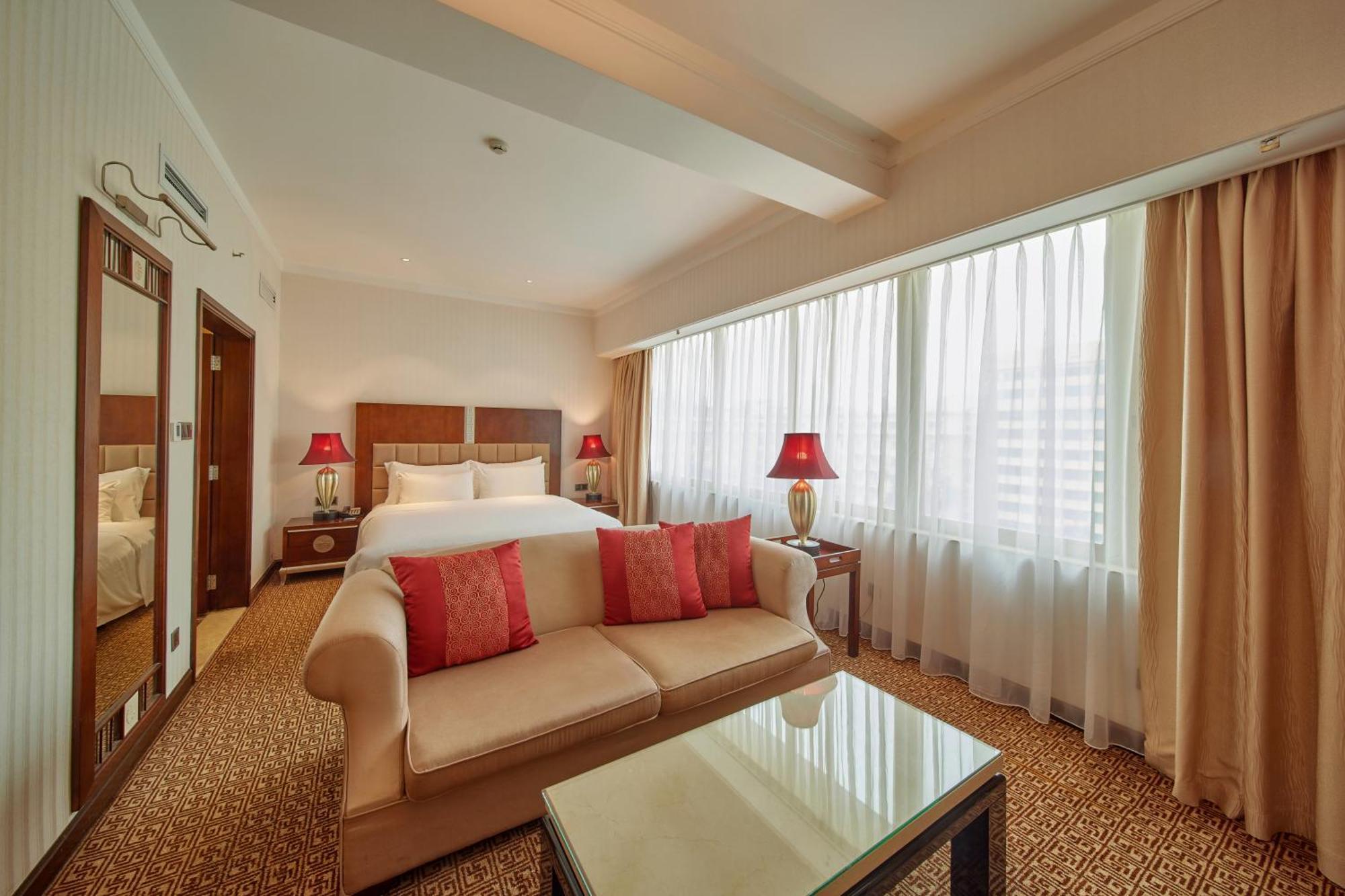 Dong Fang Hotel Guangzhou Exterior photo