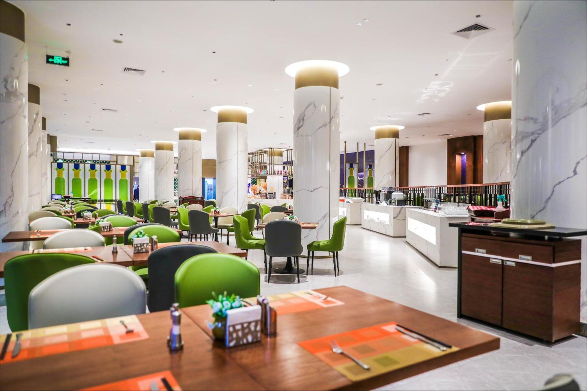 Dong Fang Hotel Guangzhou Exterior photo