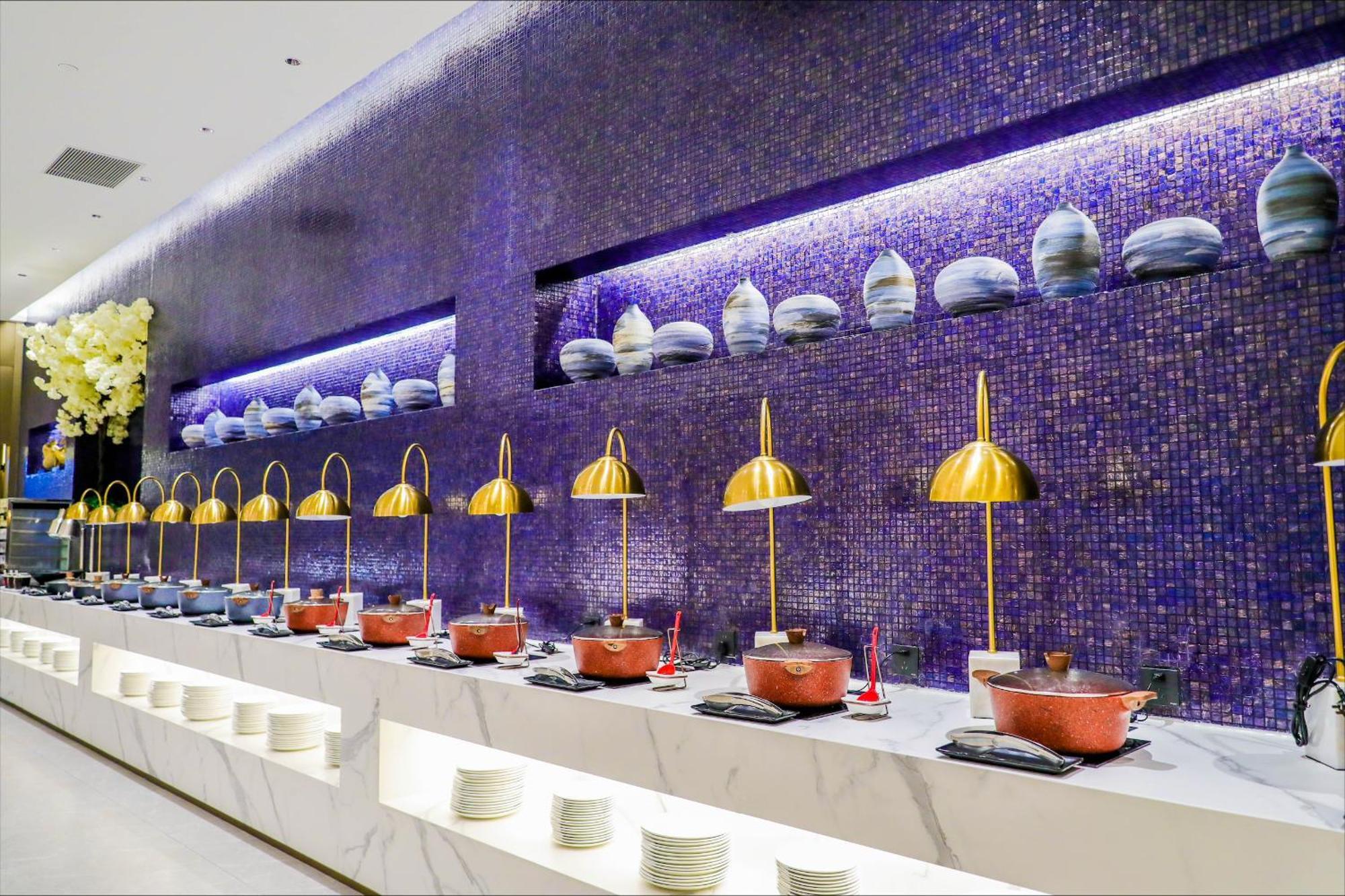 Dong Fang Hotel Guangzhou Exterior photo