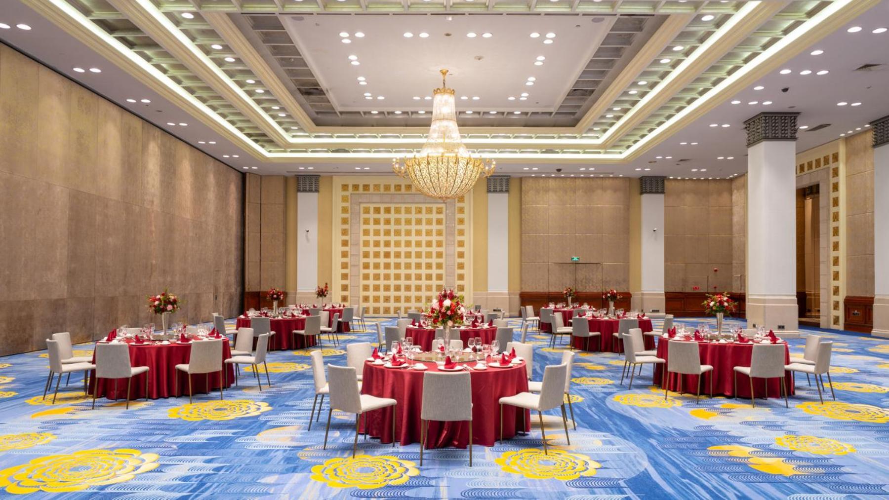 Dong Fang Hotel Guangzhou Exterior photo