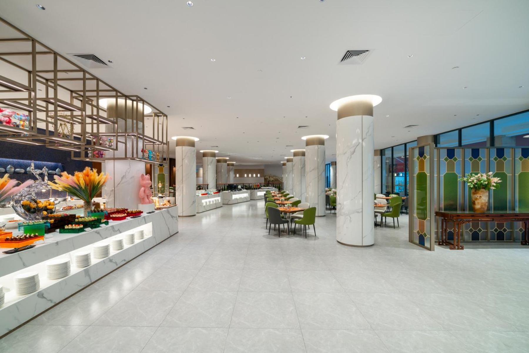 Dong Fang Hotel Guangzhou Exterior photo