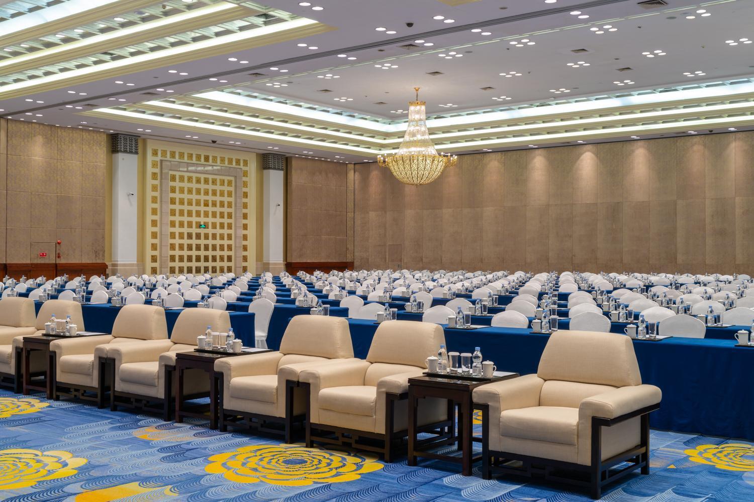 Dong Fang Hotel Guangzhou Exterior photo