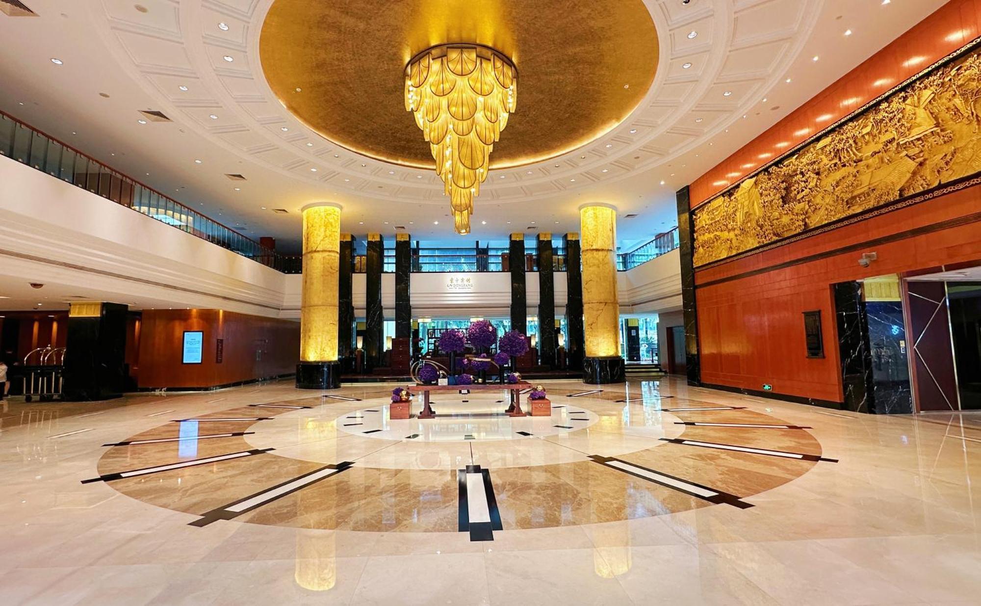 Dong Fang Hotel Guangzhou Exterior photo