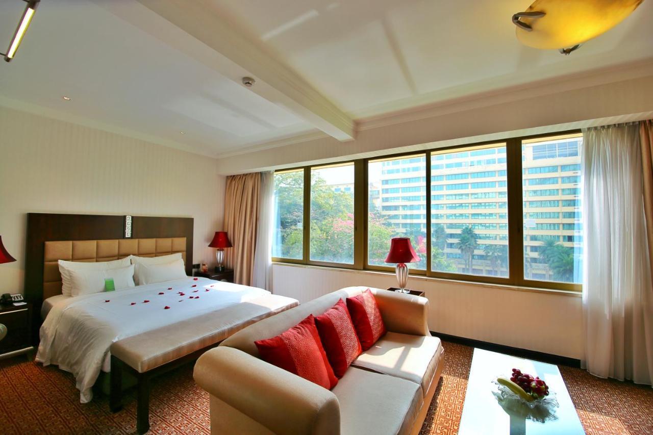 Dong Fang Hotel Guangzhou Exterior photo